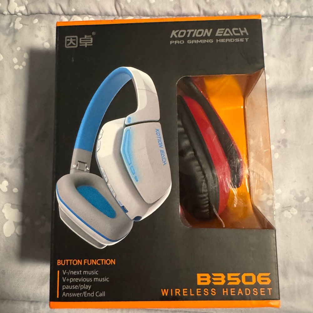 B3506 Wireless Over-Ear Headphones - Red and Black